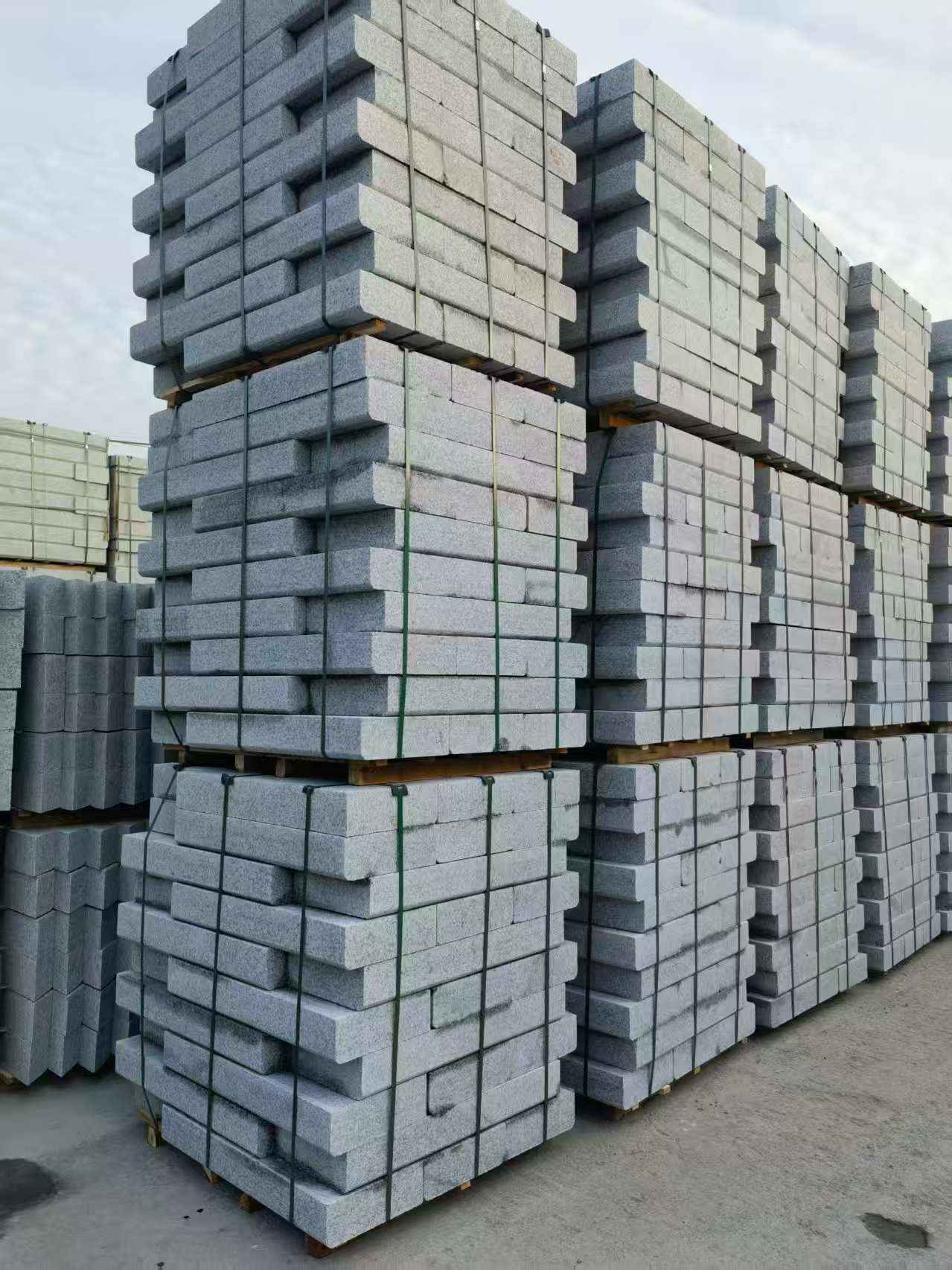 榆林 路沿石（路侧石），颜色一致，尺寸标准