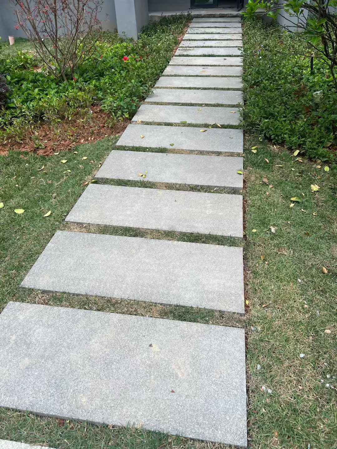 榆林 芝麻黑小区踏步、汀步石铺装效果